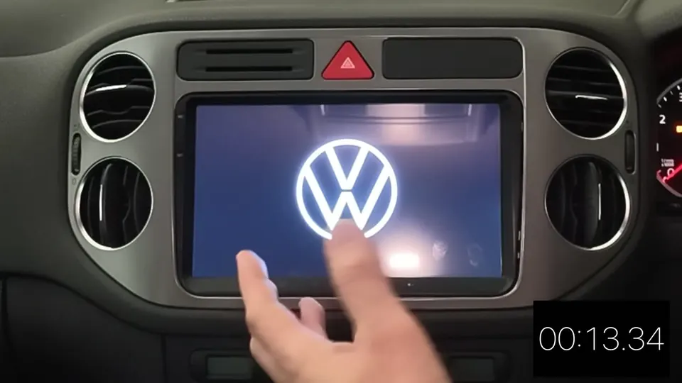 Eonon VWX7A booting with the VW logo in the 2009 Tiguan